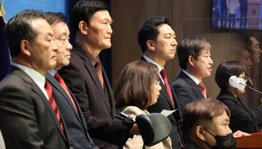 국민의힘 김기현 당대표 후보가 20일 오전 서울 여의도 국회 소통관에서 열린 전직 바른정당 당협위원장 모임인 '바른정치 모임'의 지지선언 기자회견에 참석해 있다.<연합뉴스>